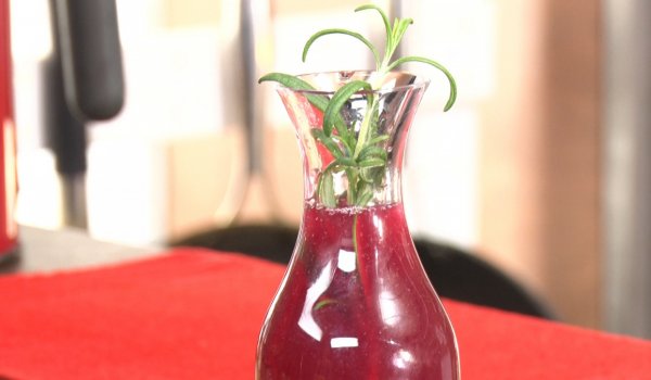 Домашен гроздов сок с аромат на розмарин 